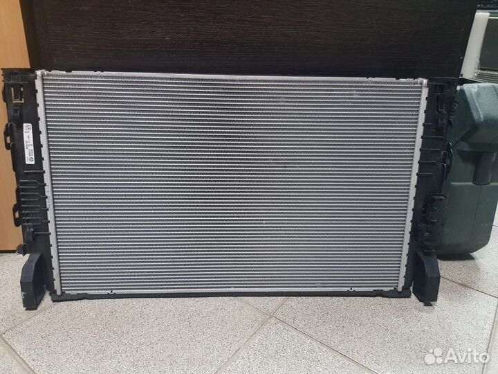 Радиатор охлаждающей жидкости бмв Г30 Г31 BMW G30