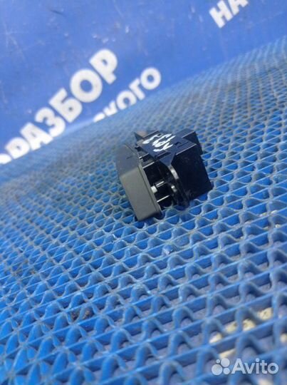 Кнопка центрального замка Chevrolet Cruze седан