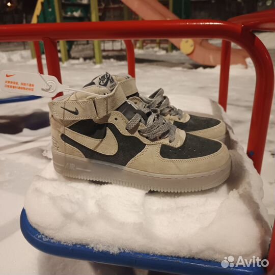 Зимние Nike Air Force 1 Mid reigning champ 41,44EU