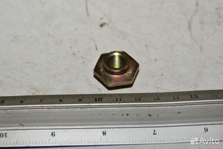 Гайка регулировочная лапки сцепления газ; УАЗ М10