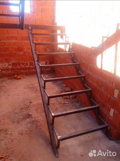 Металлокаркас лестницы