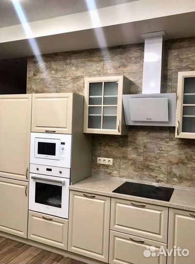 Кухонный гарнитур в современном стиле на заказ