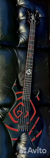 B. C. Rich Warlock Активный пятиструнный бас