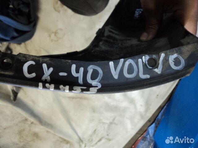 Спойлер переднего бампера Volvo XC40 Вольво 2017