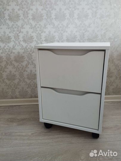 Тумба на колесах. новая