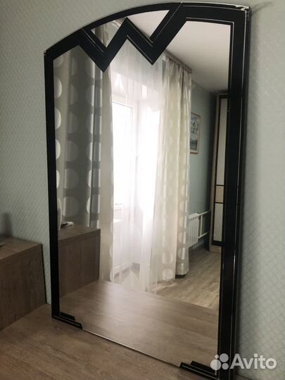 Продаю настенное зеркало