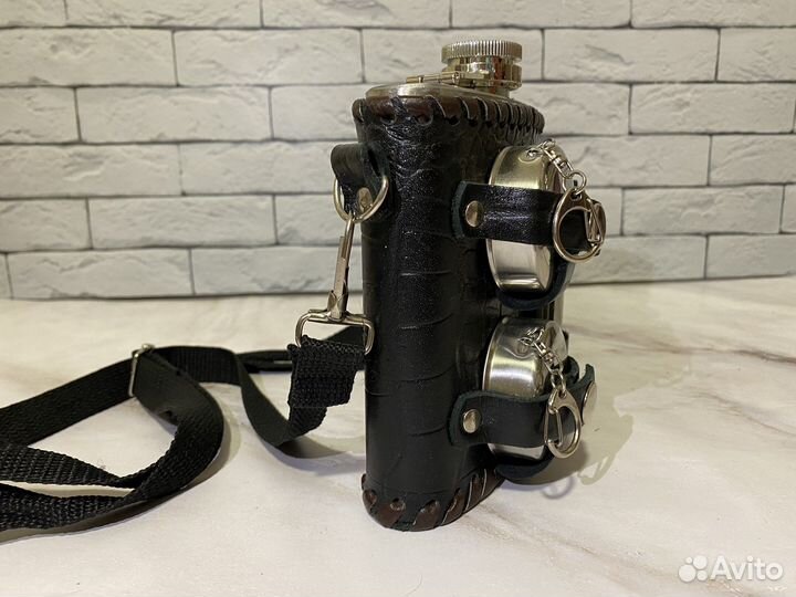 Набор туриста, фляга со складными стаканчиками