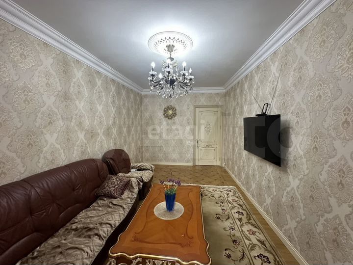 2-к. квартира, 80 м², 8/11 эт.