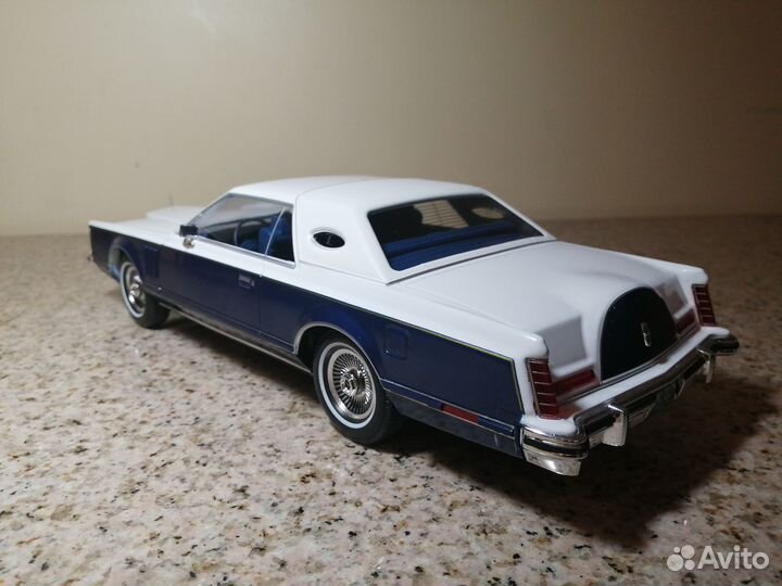 1/18 1977 Lincoln Continental Mark V бело-синий