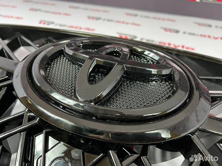 Решетка радиатора Toyota Land Cruiser 200 U2469