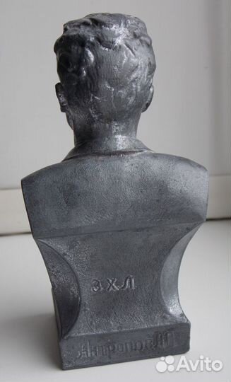 Бюст писателя А.М. Горького