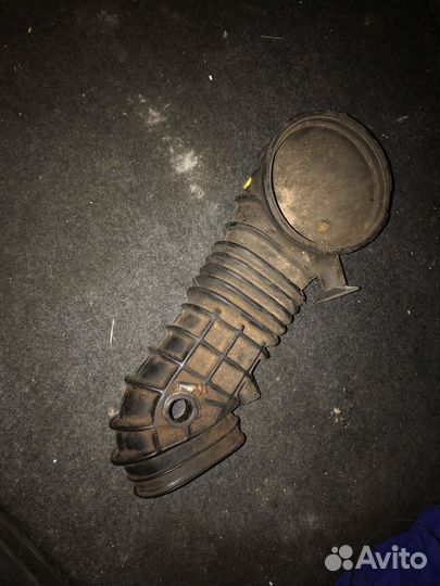 Патрубок впускной ауди 100 