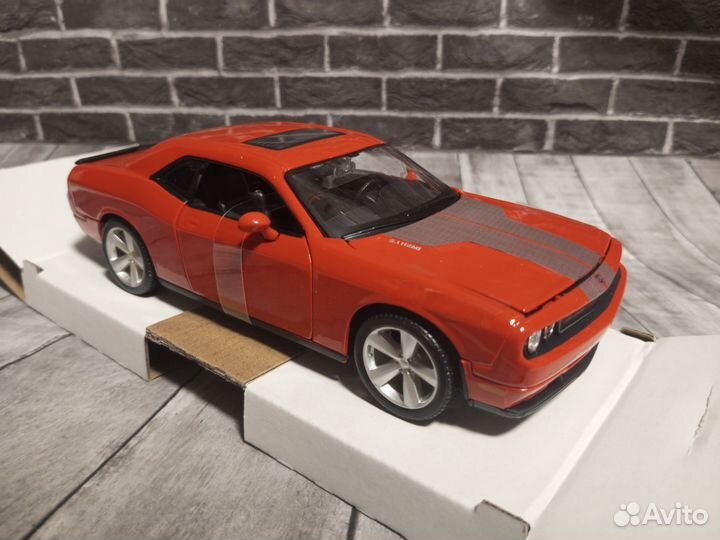 Коллекционная модель Dodge Challenger SRT8 '08