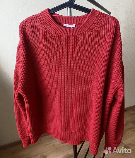 Свитер женский красный