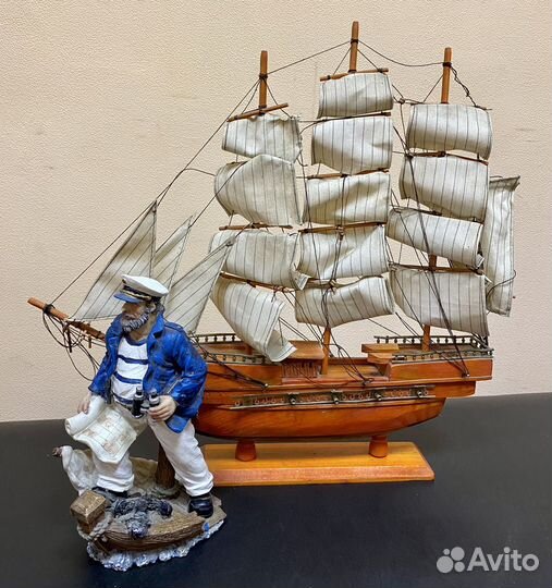 Коллекционный корабль с капитаном(в подарок)