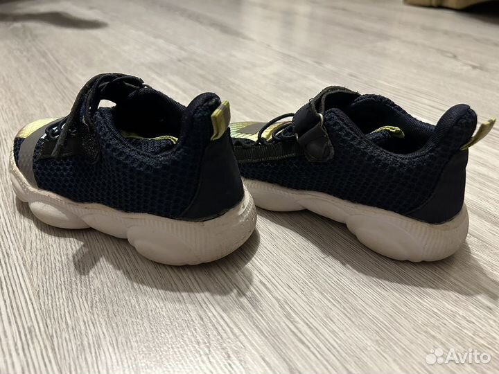 Кроссовки детские 27 размер