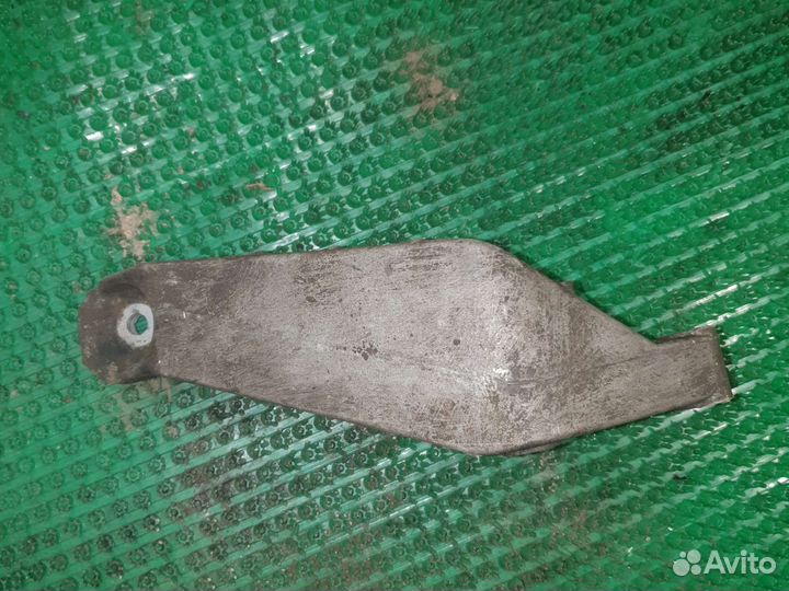 Кронштейн кпп Опель Вектра Б левый