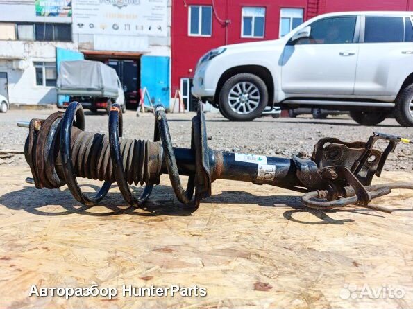 Стойка передняя левая Митсубиси Аутлендер 3