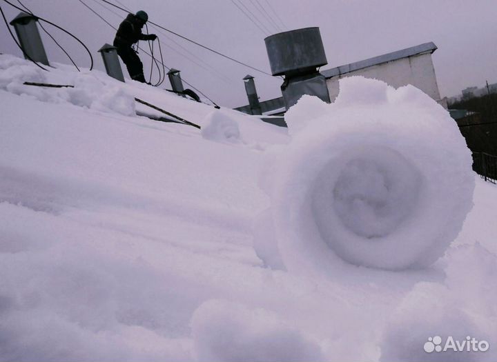 Чистка крыш. Сброс снега с кровли. Альпинисты