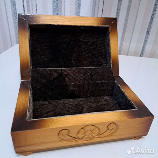 Шкатулка резная деревянная