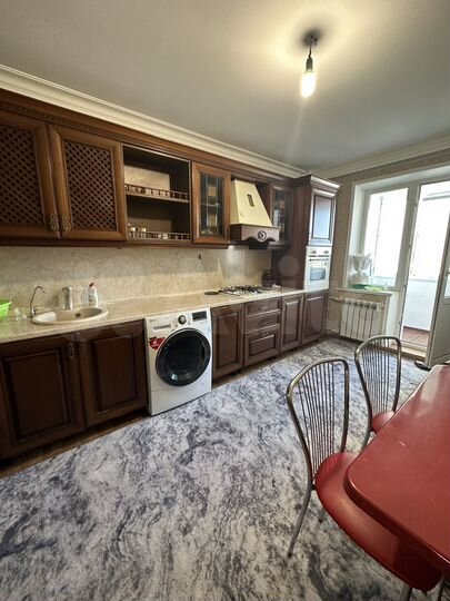 2-к. квартира, 80 м², 4/10 эт.