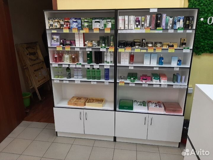 Стеллажи, витрины