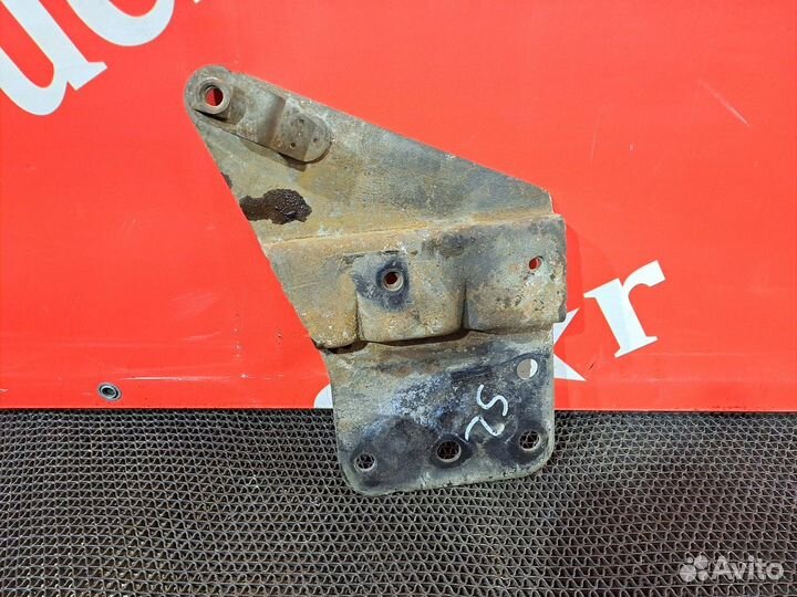 Кронштейн радиатора правый Scania 5-series