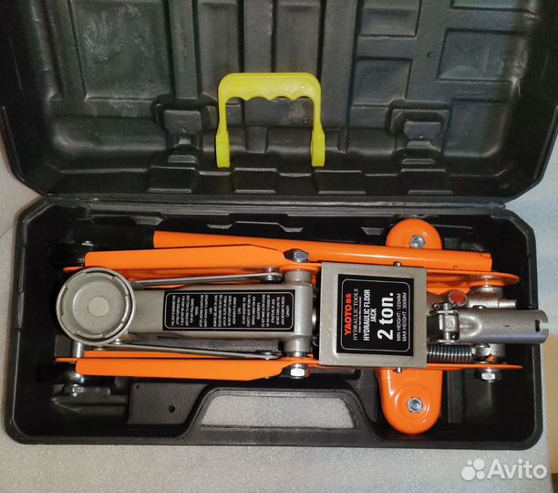 Домкрат подкатной 2т в кейсе