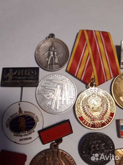 Значки и медальки, жетоны