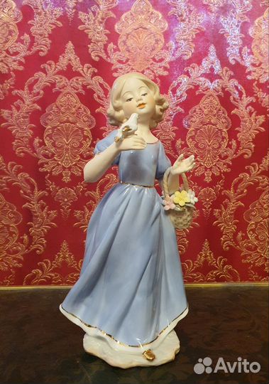 Статуэтки фарфоровые