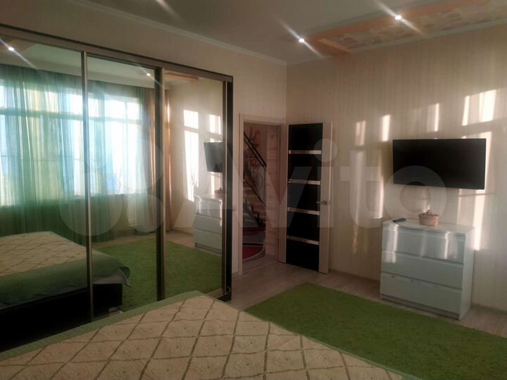 Коттедж 285 м² на участке 10 сот.