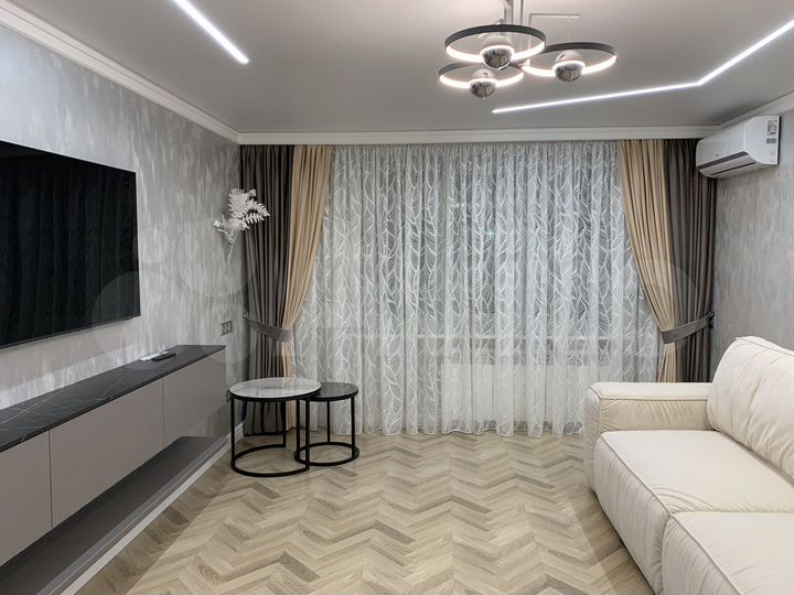 2-к. квартира, 54 м², 3/14 эт.