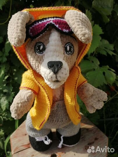 Вязаная игрушка собака