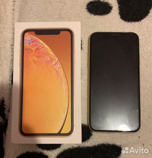 Телефон iPhone XR