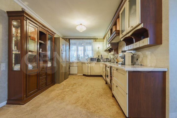 Коттедж 520 м² на участке 10 сот.