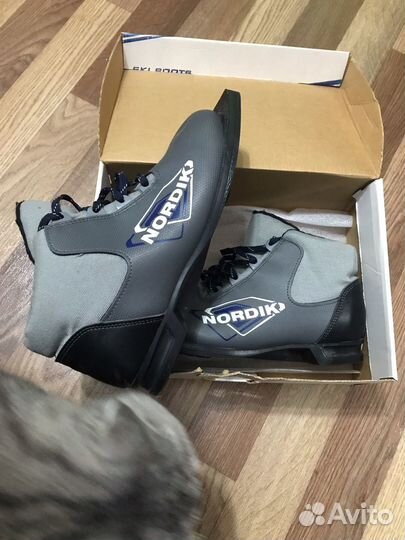 Лыжные ботинки