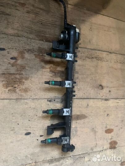 Топливная рампа Ford Focus седан 1.6 hxda 115 Л.С