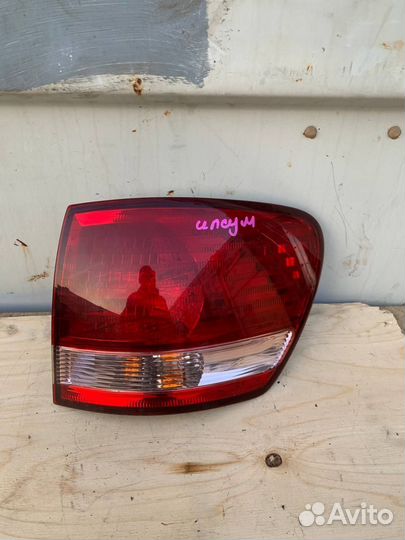 Задний правый фонарь Toyota Ipsum