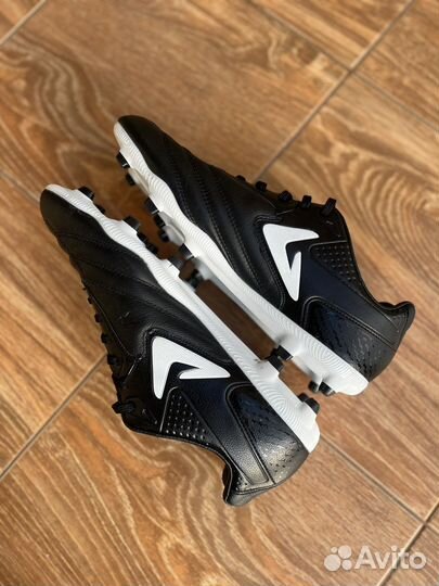 Футбольные бутсы