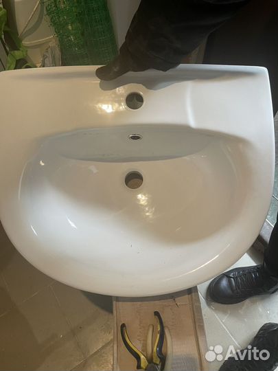 Раковина на ножке