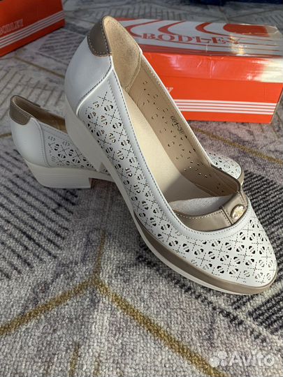 Туфли и сабо новые