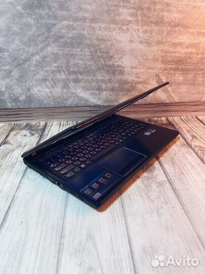 Игровой ноутбук Lenovo G580 / Core i5 / GT 635m