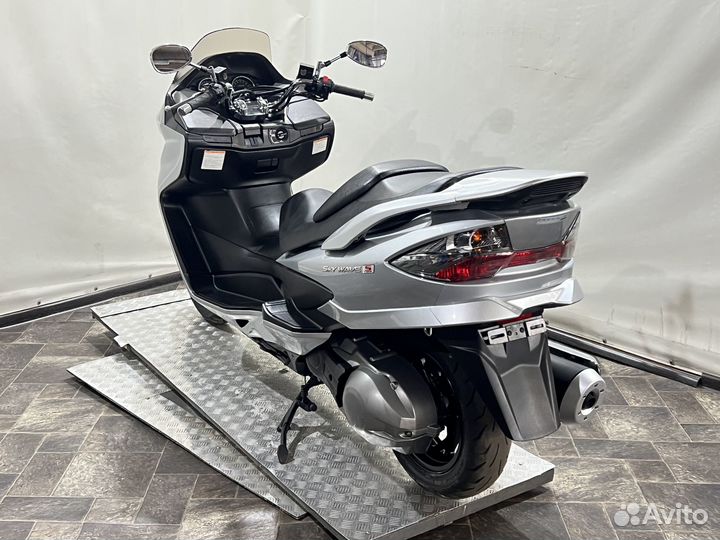 Максискутер Suzuki Burgman (SkyWave) 250