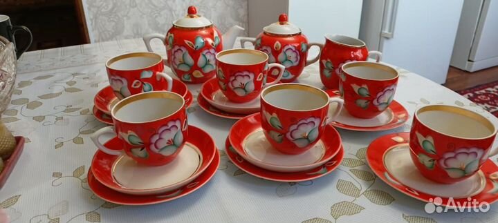 Чайный сервиз и бокалы