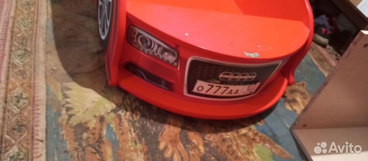 Детская кровать машина