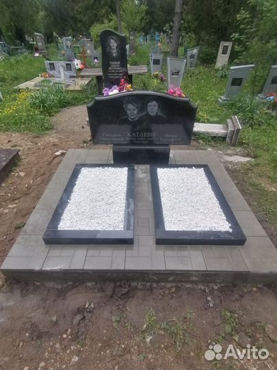 Памятник на могилу из гранита и мрамора