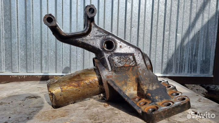 Кронштейн оси балансиров Ивеко Треккер