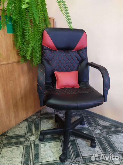 Геймерское кресло, офисное, чёрное с красным