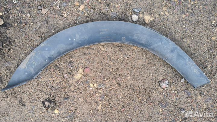 Накладка заднего левого крыла Golf 3 1H0853817A