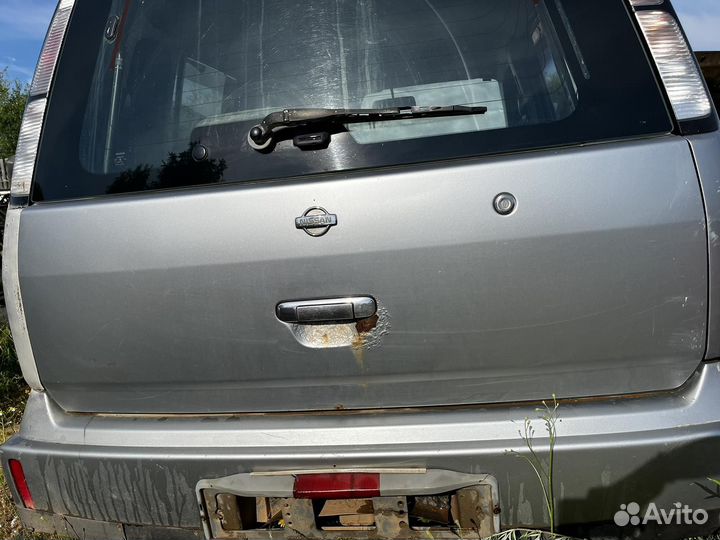 Крышка багажника Nissan Cube Z10